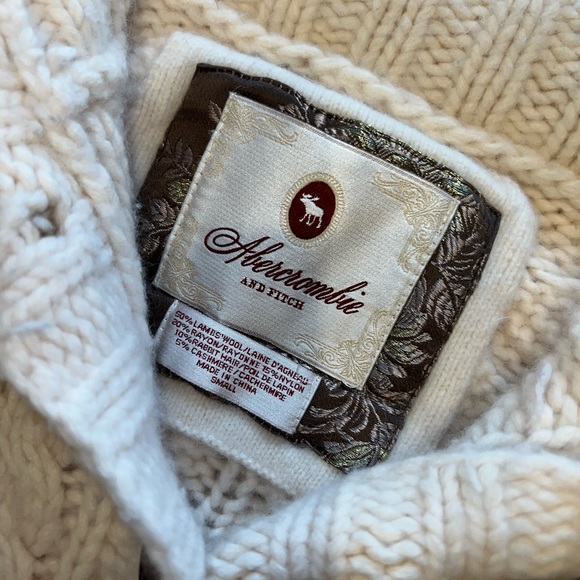 Vintage Y2K Abercrombie & Fitch Cream Cable Knit Cardigan - Picture 2 of 3